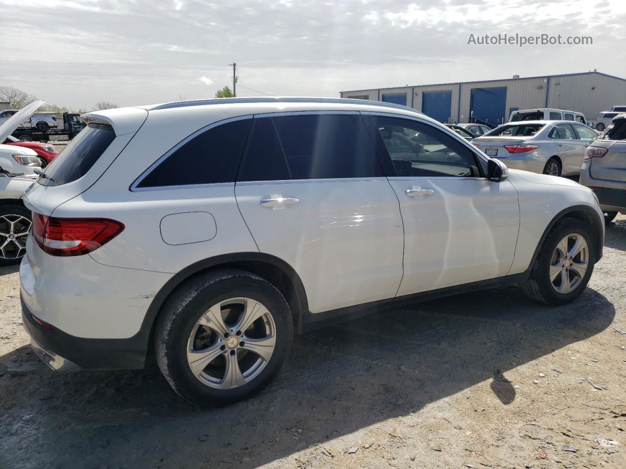 2016 Mercedes-benz Glc 300 White vin: WDC0G4JB0GF016462