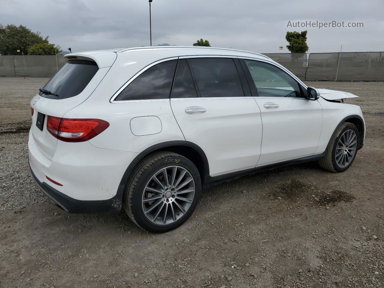 2016 Mercedes-benz Glc 300 White vin: WDC0G4JB2GF018942