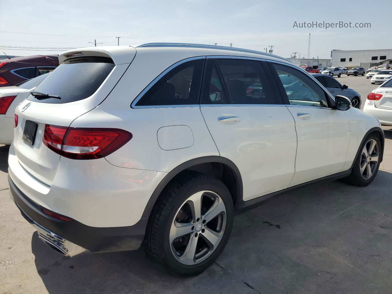 2016 Mercedes-benz Glc 300 White vin: WDC0G4JB4GF059704