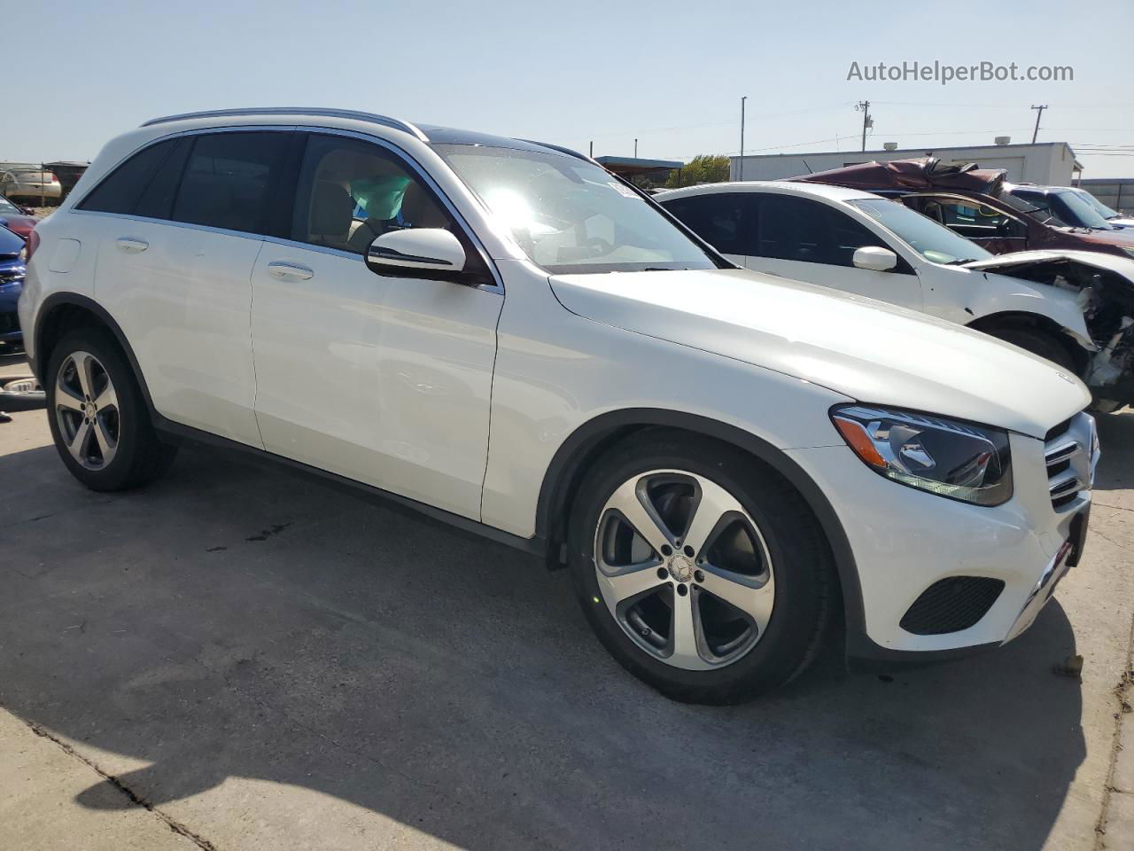 2016 Mercedes-benz Glc 300 White vin: WDC0G4JB4GF059704