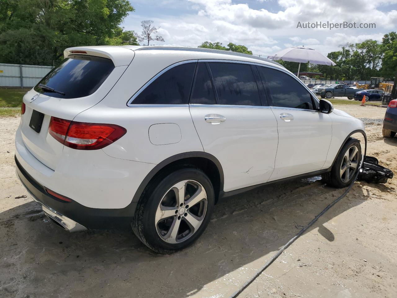 2016 Mercedes-benz Glc 300 White vin: WDC0G4JB7GF071295