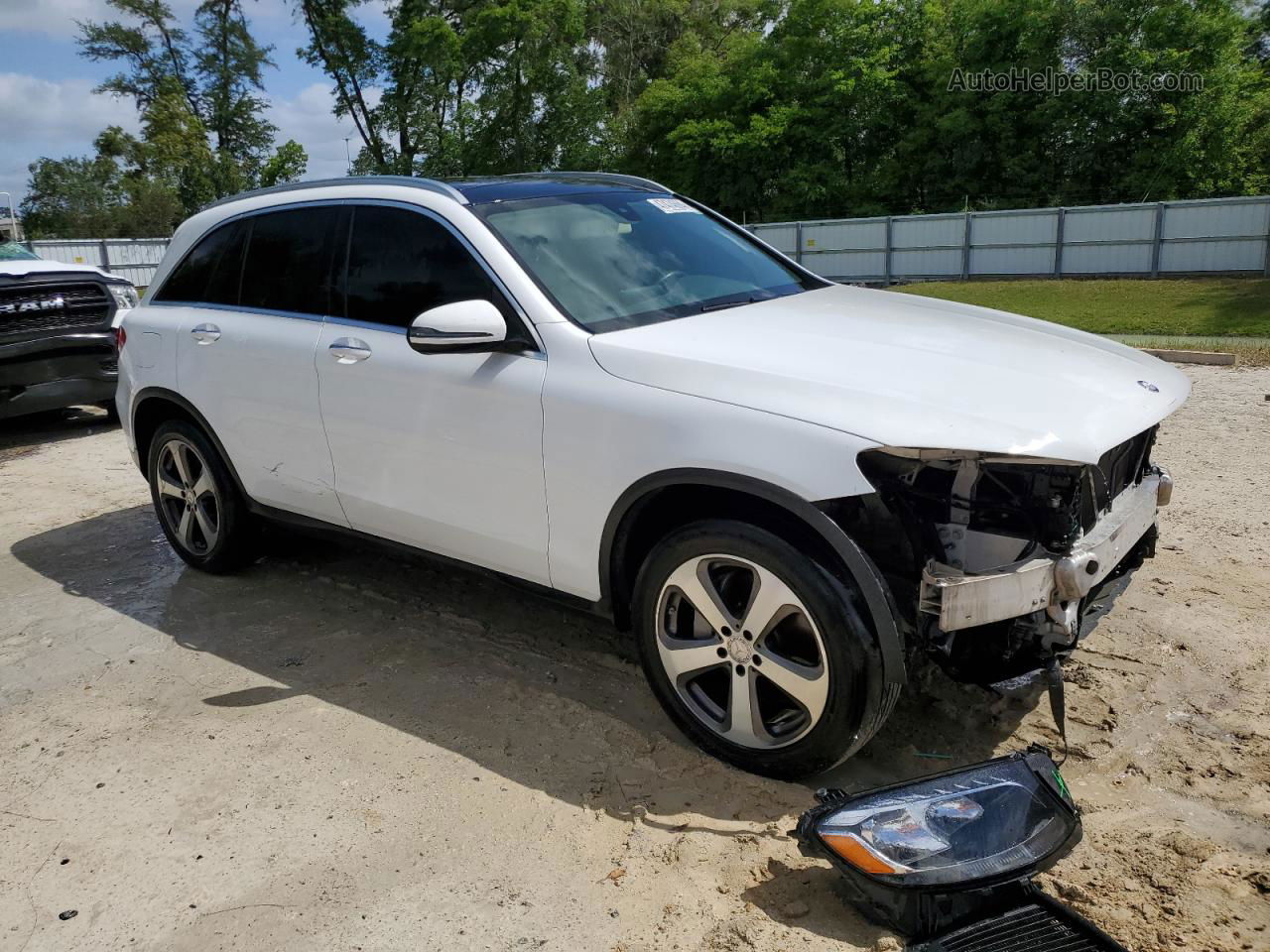 2016 Mercedes-benz Glc 300 White vin: WDC0G4JB7GF071295