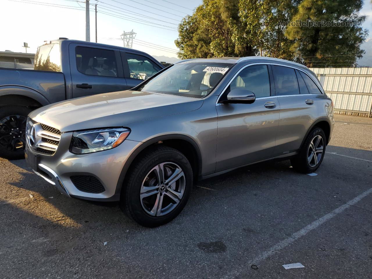 2019 Mercedes-benz Glc 300 Серебряный vin: WDC0G4JBXKV174550