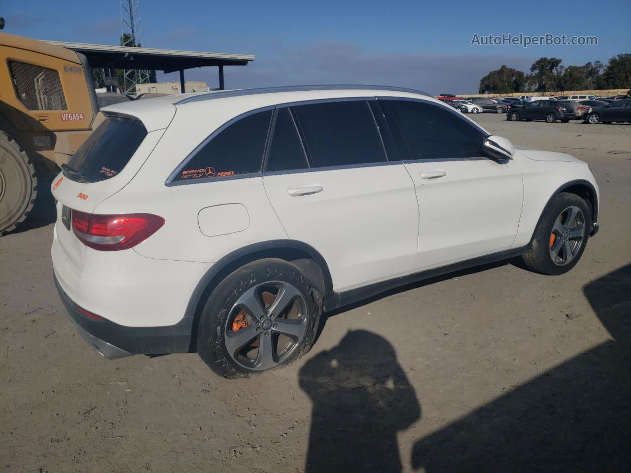 2016 Mercedes-benz Glc 300 4matic White vin: WDC0G4KB5GF032459