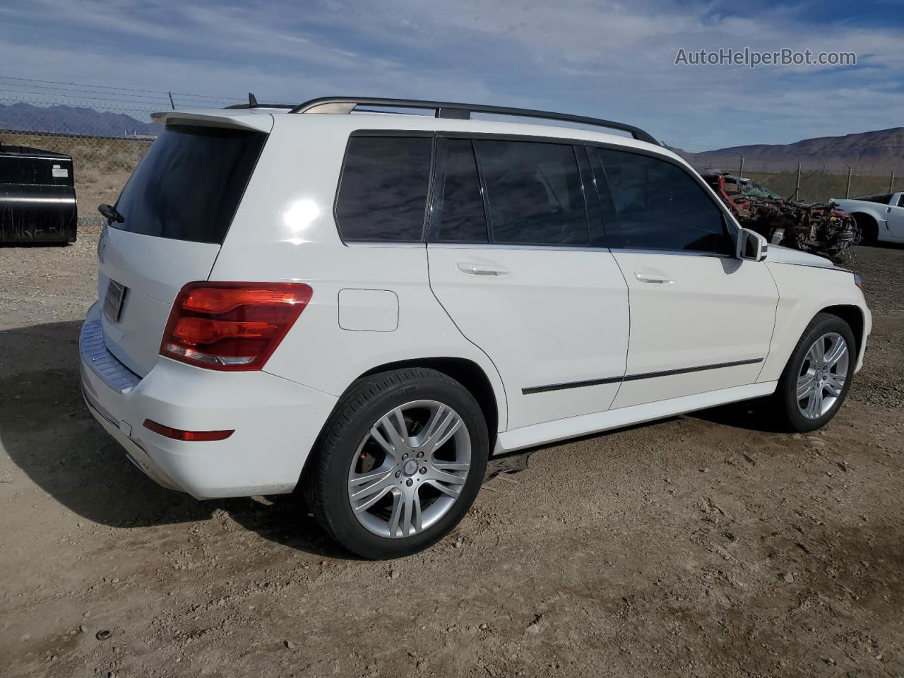 2013 Mercedes-benz Glk 350 White vin: WDCGG5HB1DG132334