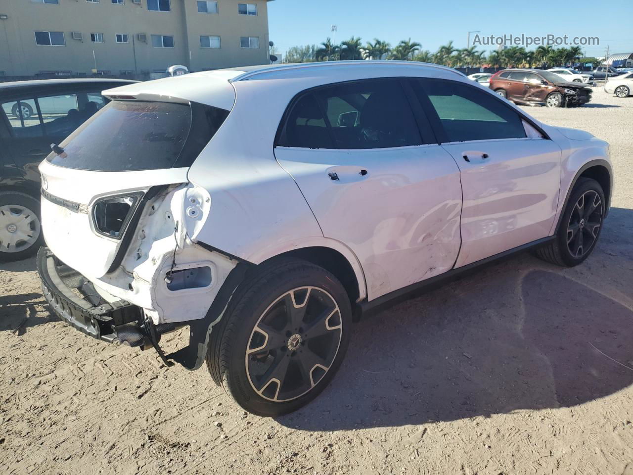 2019 Mercedes-benz Gla 250 White vin: WDCTG4EB2KJ603694