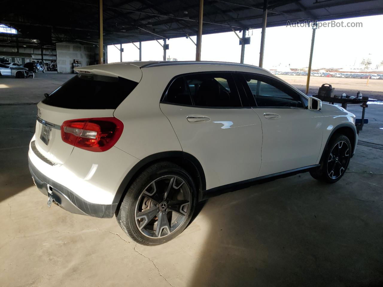 2019 Mercedes-benz Gla 250 White vin: WDCTG4EB4KU017786