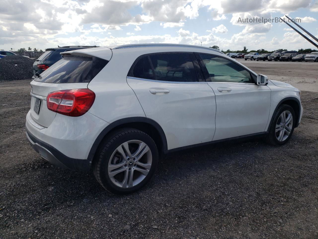 2019 Mercedes-benz Gla 250 White vin: WDCTG4EB5KU014931