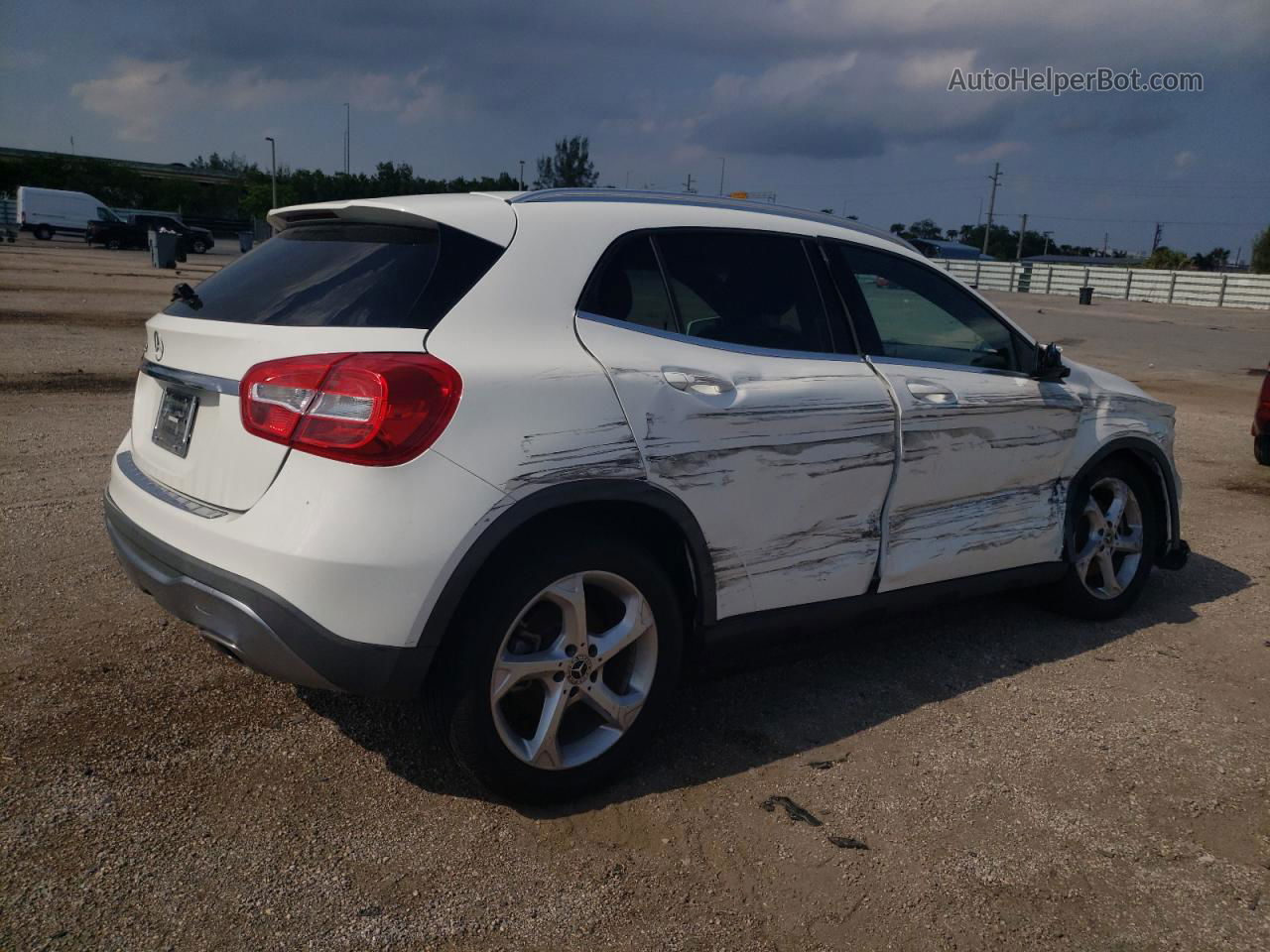 2019 Mercedes-benz Gla 250 White vin: WDCTG4EB8KU013191