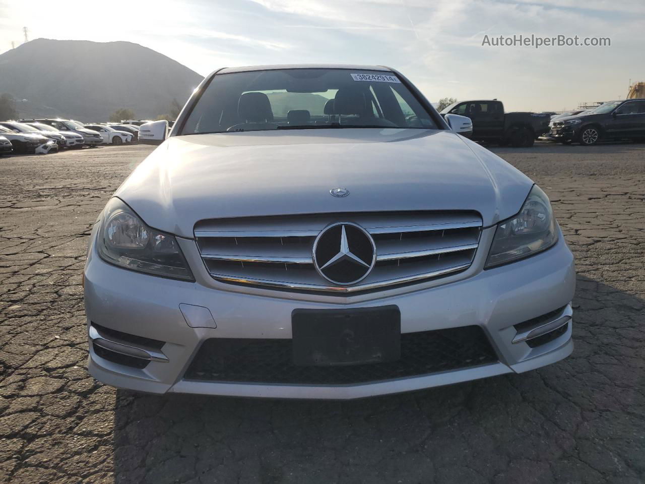 2012 Mercedes-benz C 250 Белый vin: WDDGF4HB0CR218374