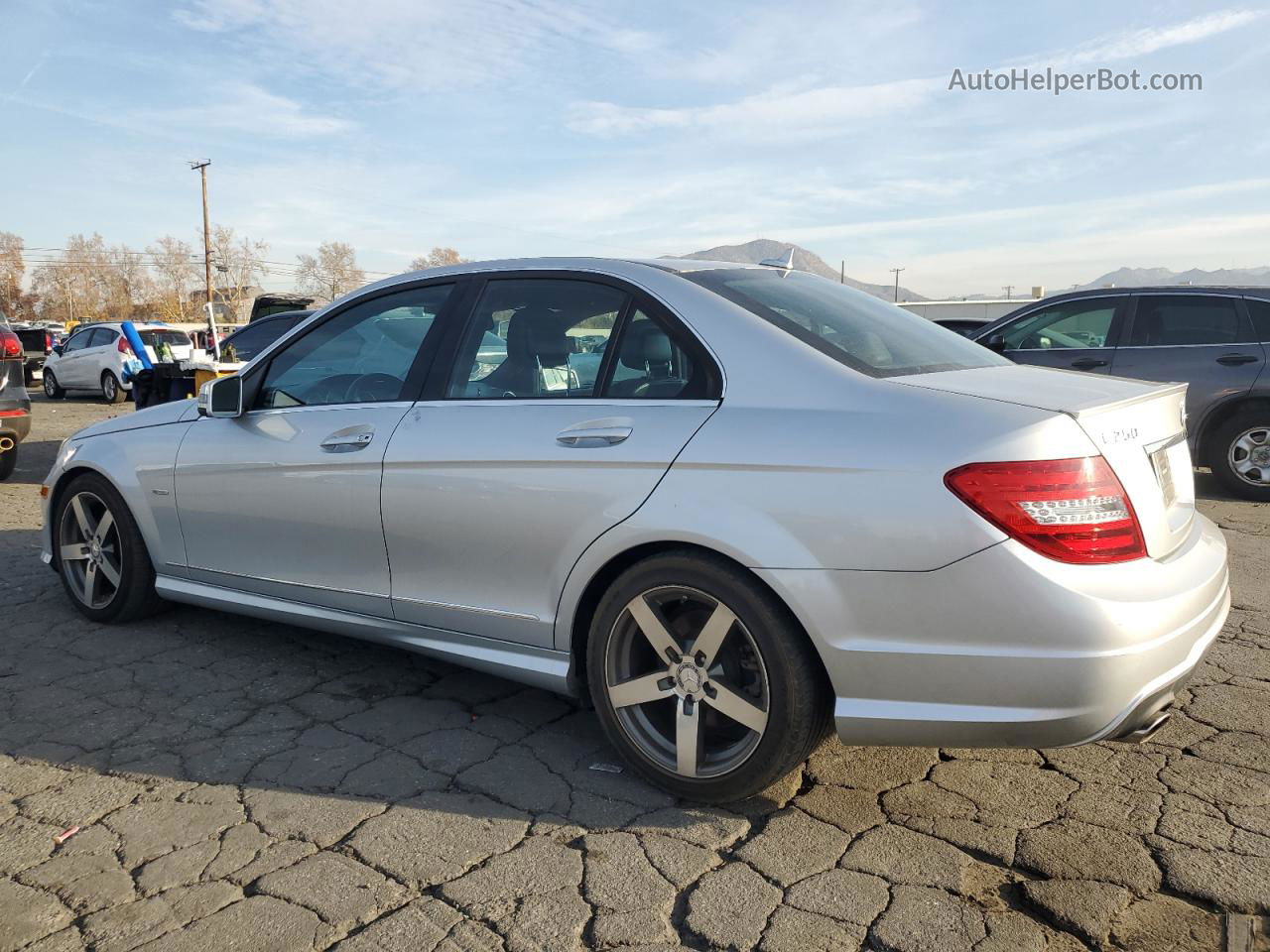 2012 Mercedes-benz C 250 Белый vin: WDDGF4HB0CR218374