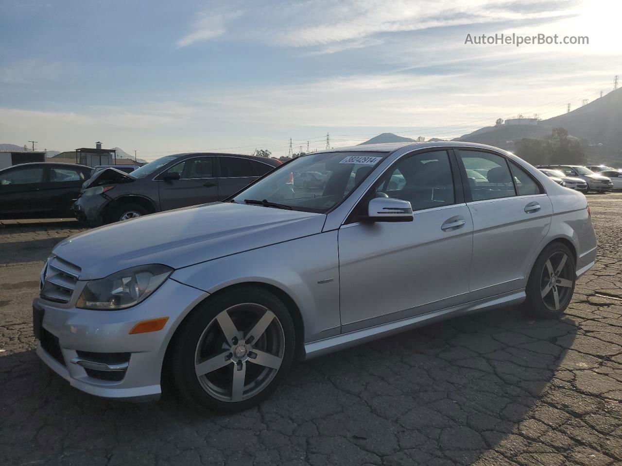 2012 Mercedes-benz C 250 Белый vin: WDDGF4HB0CR218374