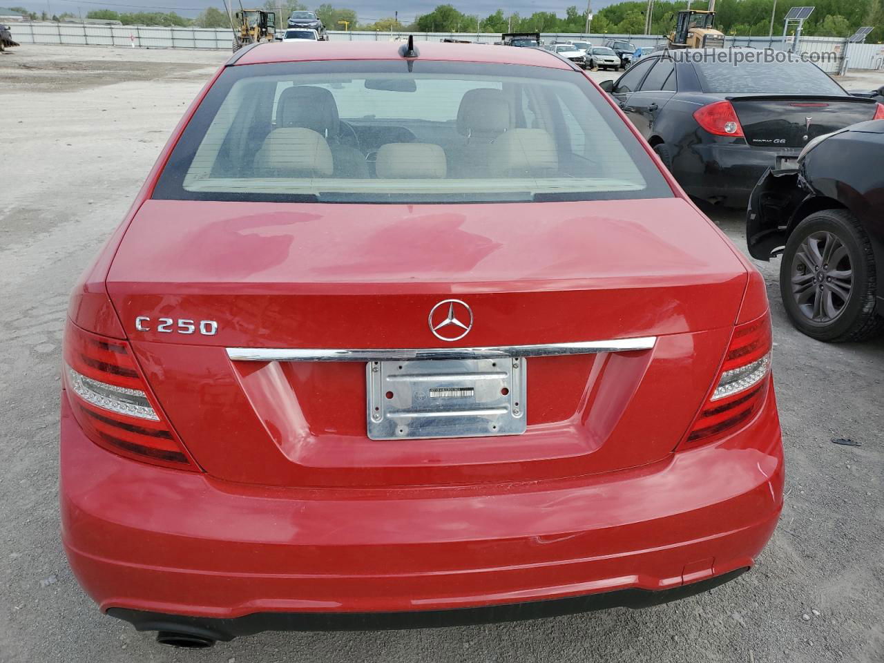 2012 Mercedes-benz C 250 Red vin: WDDGF4HB1CR202829