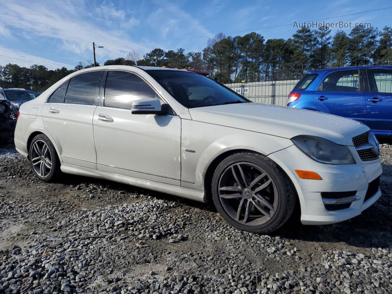 2012 Mercedes-benz C 250 Белый vin: WDDGF4HB4CA631431