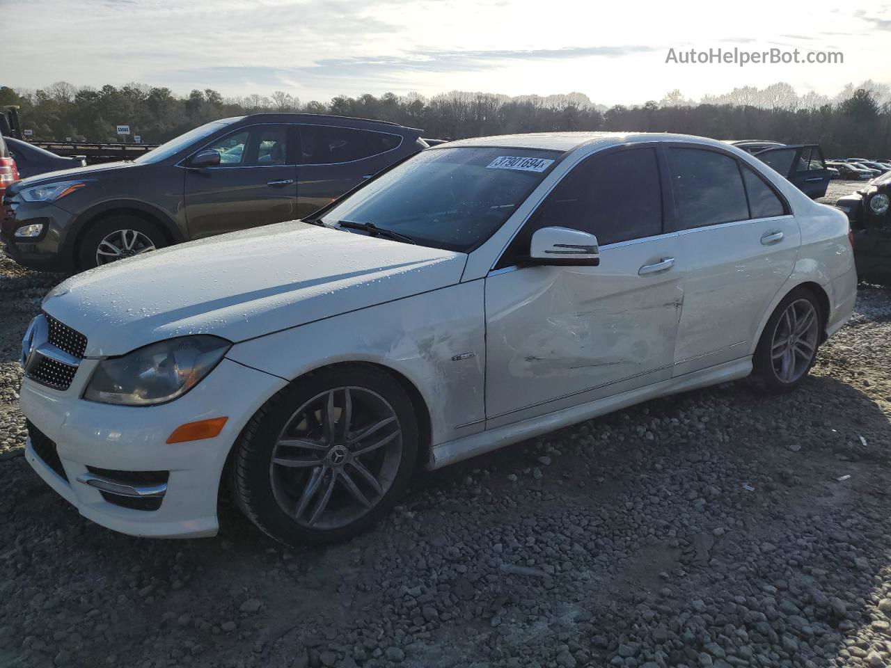 2012 Mercedes-benz C 250 White vin: WDDGF4HB4CA631431