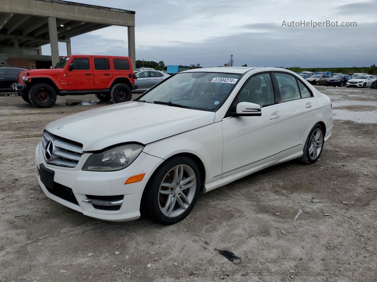 2012 Mercedes-benz C 250 White vin: WDDGF4HB5CR228138