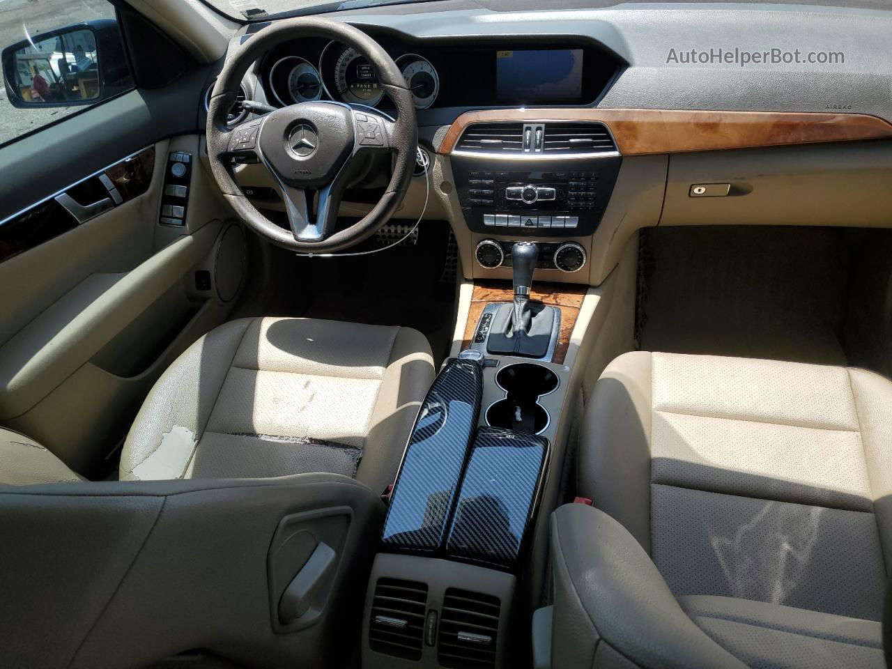 2012 Mercedes-benz C 250 Черный vin: WDDGF4HB6CR197563