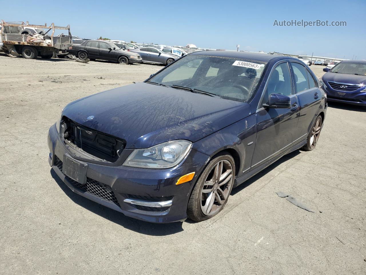 2012 Mercedes-benz C 250 Синий vin: WDDGF4HB7CR195644