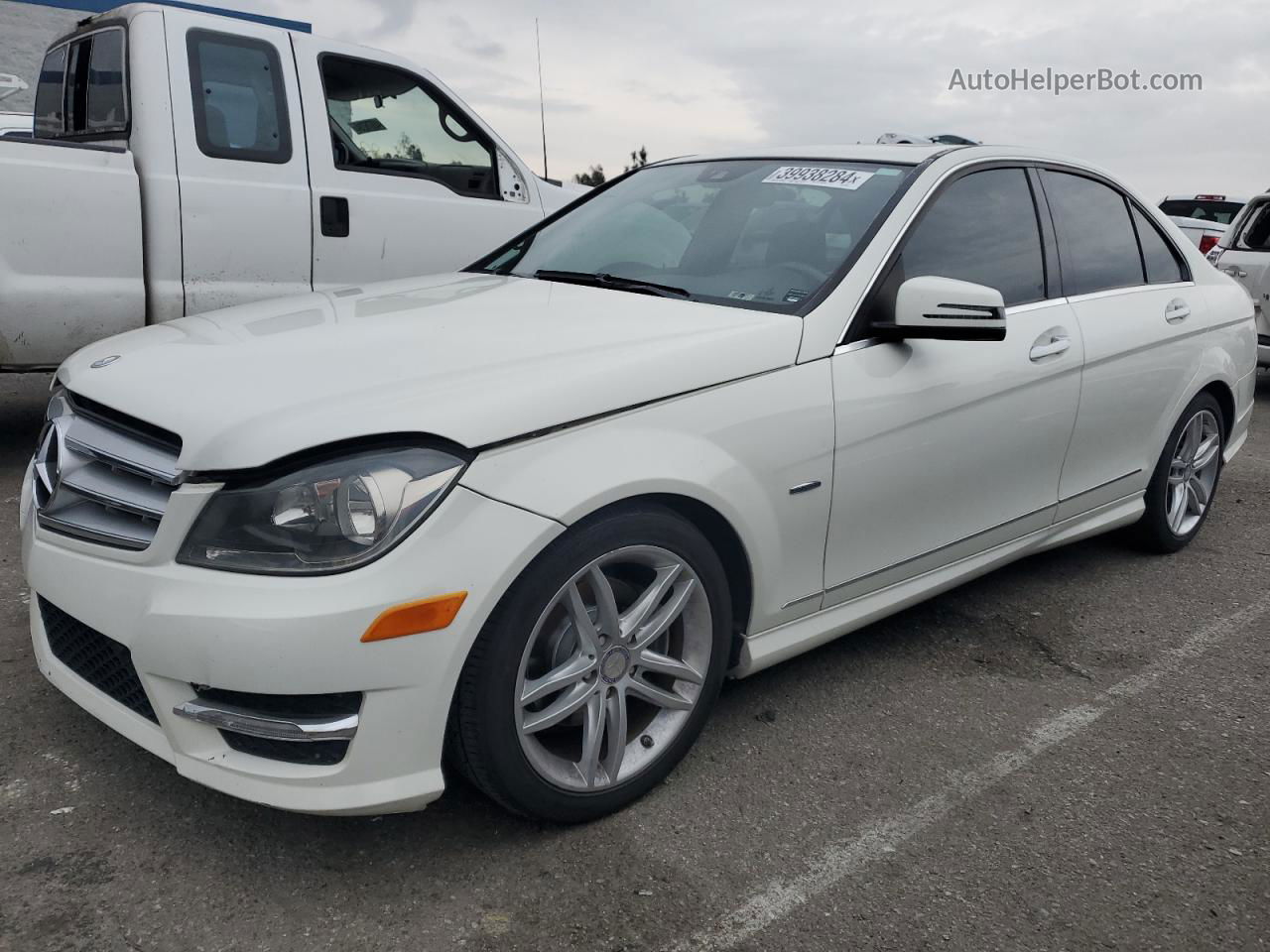 2012 Mercedes-benz C 250 White vin: WDDGF4HB8CA616589