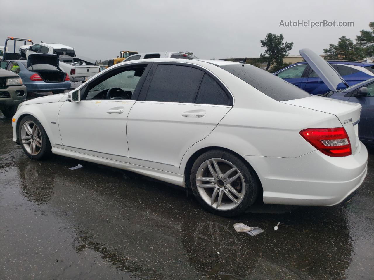 2012 Mercedes-benz C 250 White vin: WDDGF4HB8CR222043