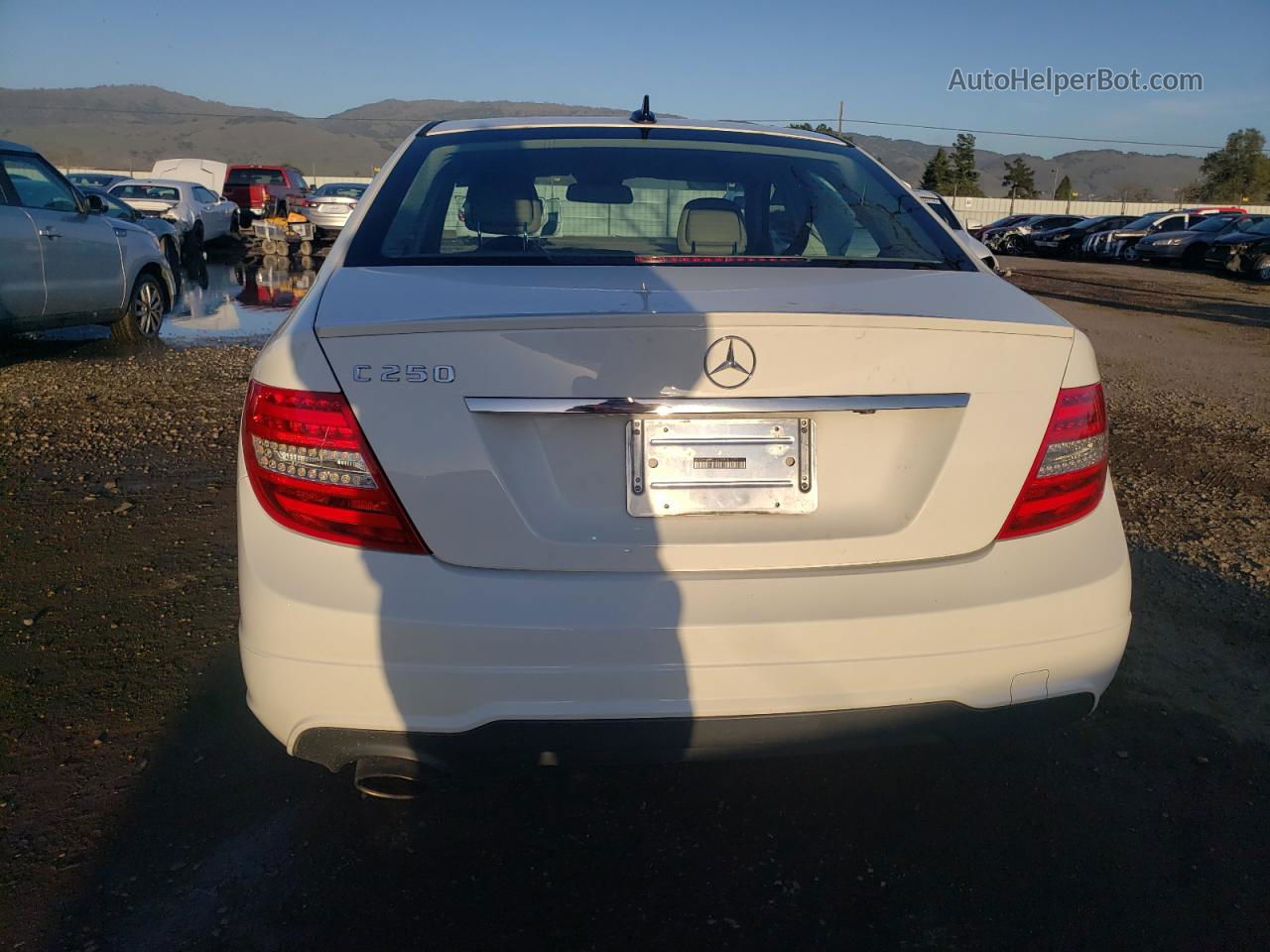 2012 Mercedes-benz C 250 Белый vin: WDDGF4HB9CA615905