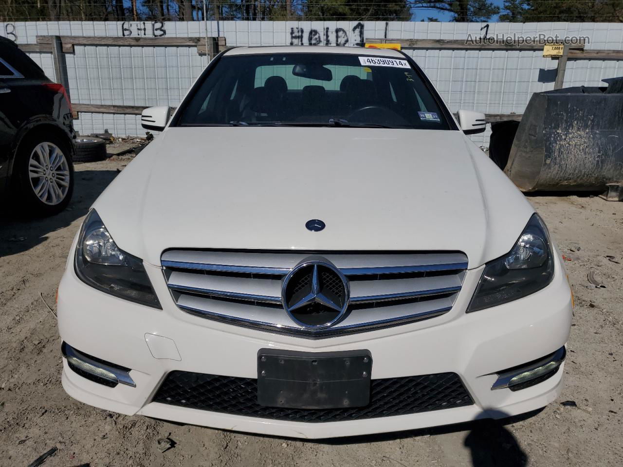 2012 Mercedes-benz C 250 White vin: WDDGF4HB9CR213402