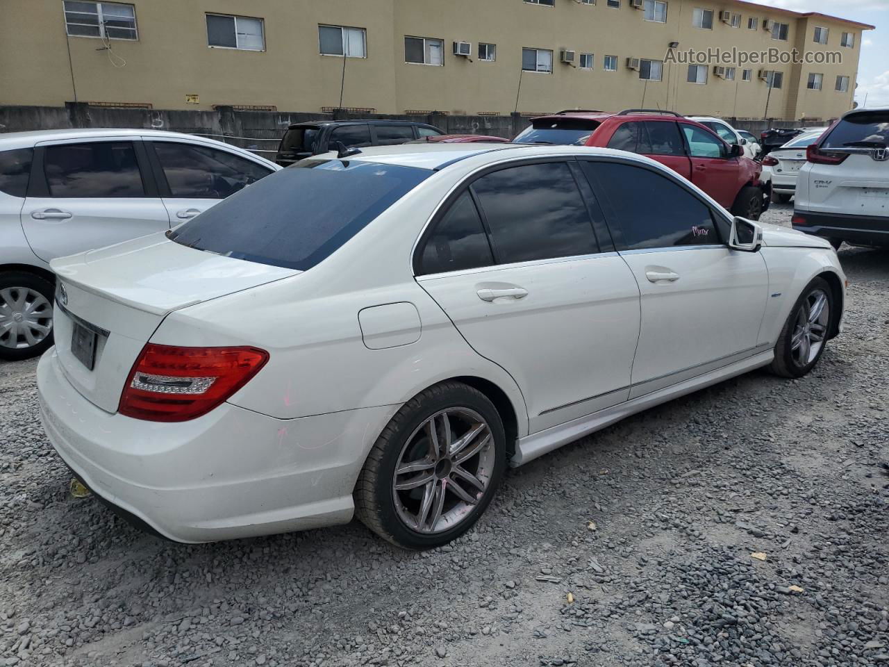 2012 Mercedes-benz C 250 Белый vin: WDDGF4HB9CR239269