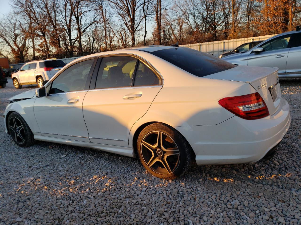 2012 Mercedes-benz C 300 4matic Белый vin: WDDGF8BB3CA600039