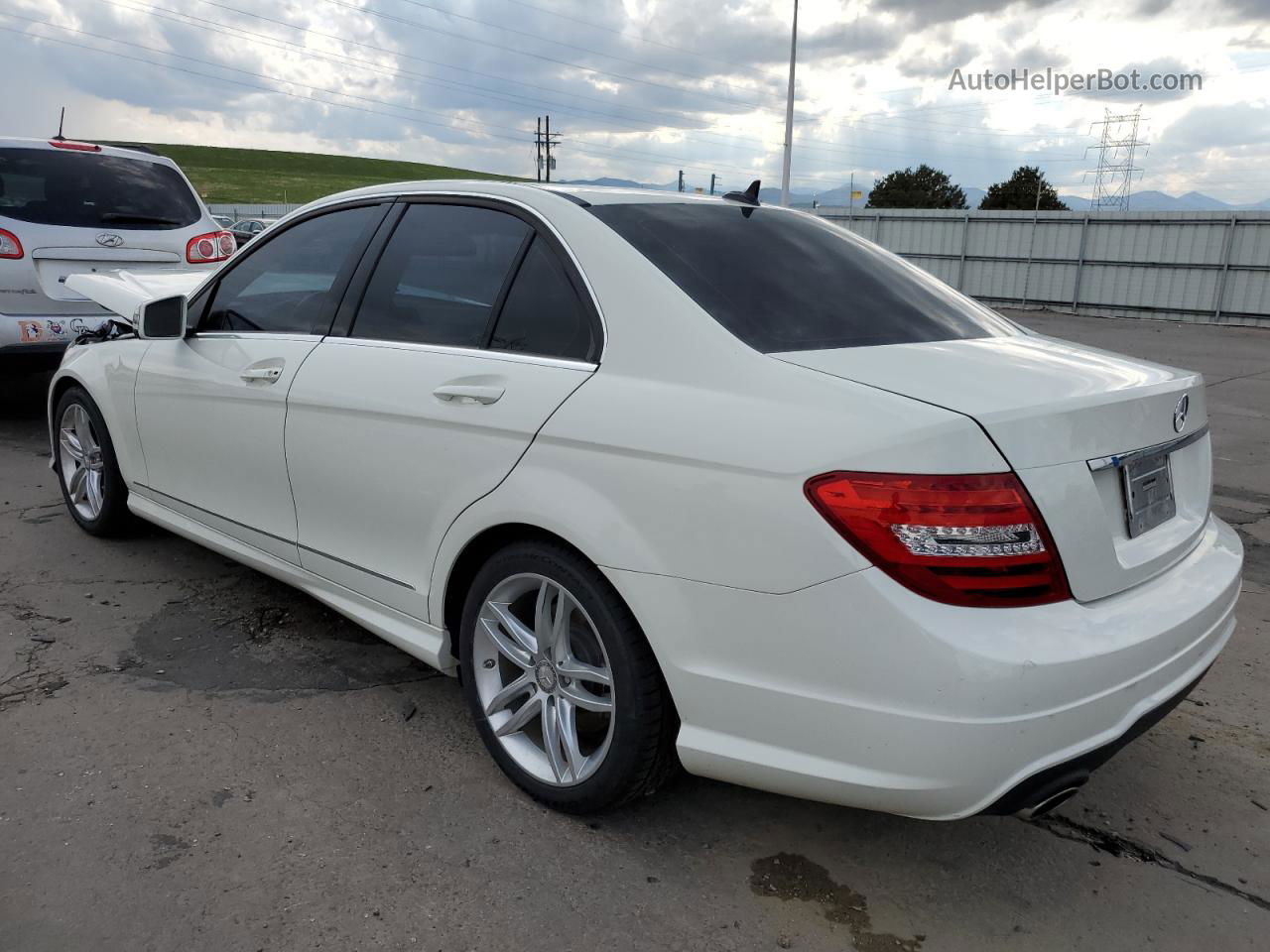 2012 Mercedes-benz C 300 4matic White vin: WDDGF8BB3CR209555