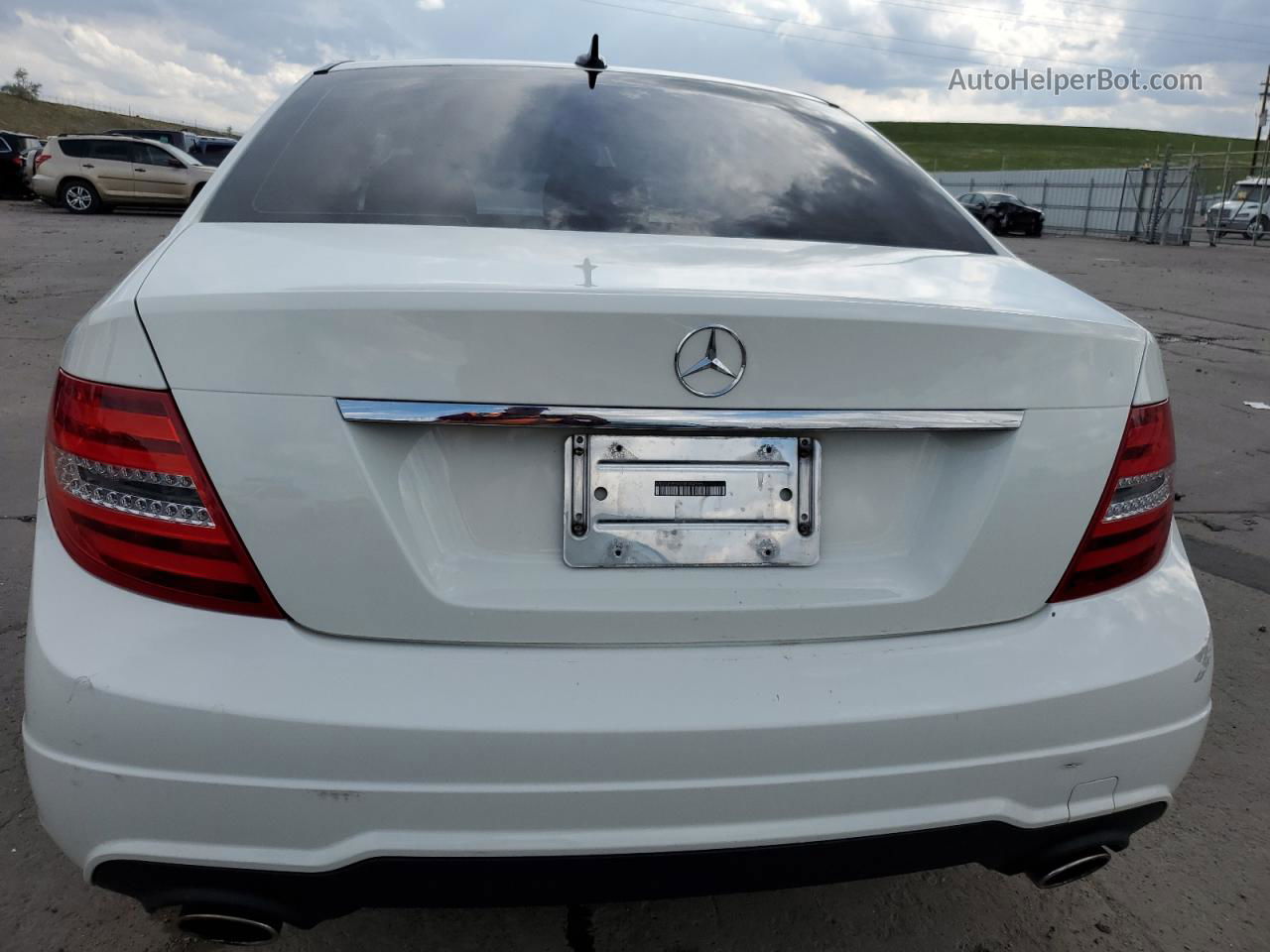 2012 Mercedes-benz C 300 4matic Белый vin: WDDGF8BB3CR209555