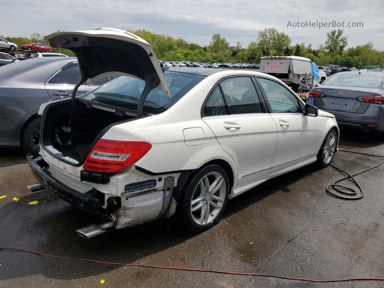 2012 Mercedes-benz C 300 4matic White vin: WDDGF8BB4CA614855