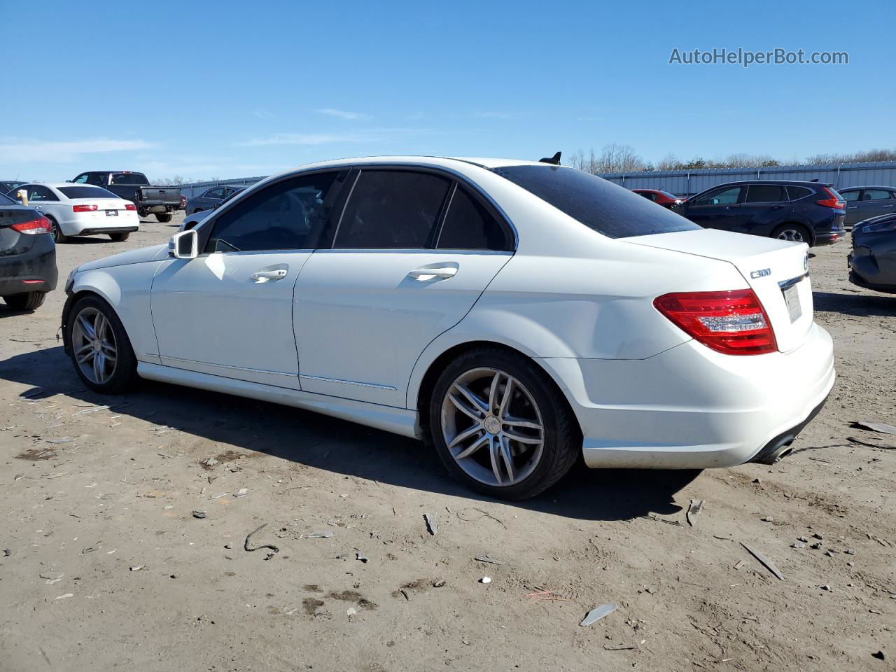 2012 Mercedes-benz C 300 4matic Белый vin: WDDGF8BB4CR228468