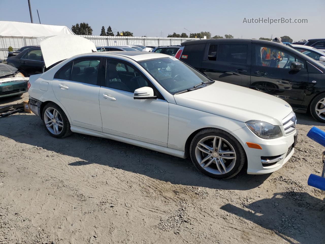 2012 Mercedes-benz C 300 4matic Белый vin: WDDGF8BB9CA597082