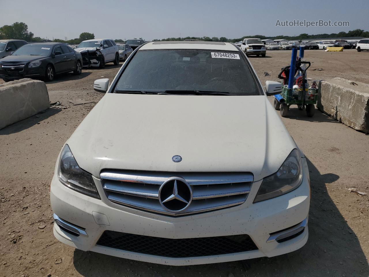 2012 Mercedes-benz C 300 4matic Белый vin: WDDGF8BB9CR237425