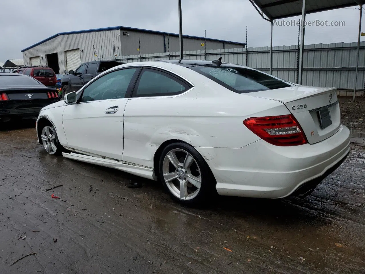 2015 Mercedes-benz C 250 White vin: WDDGJ4HB0FG369441