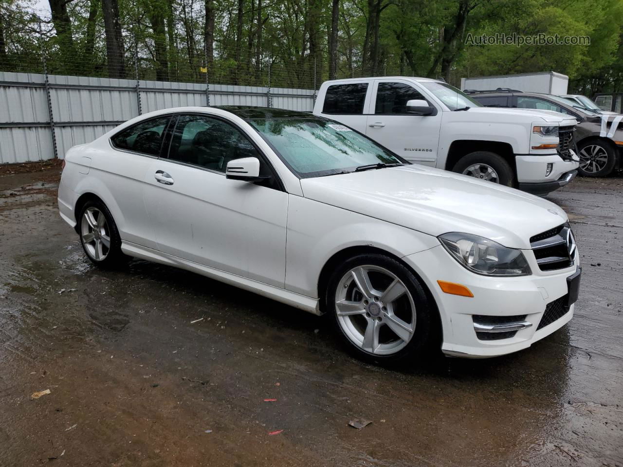 2015 Mercedes-benz C 250 White vin: WDDGJ4HB0FG369441