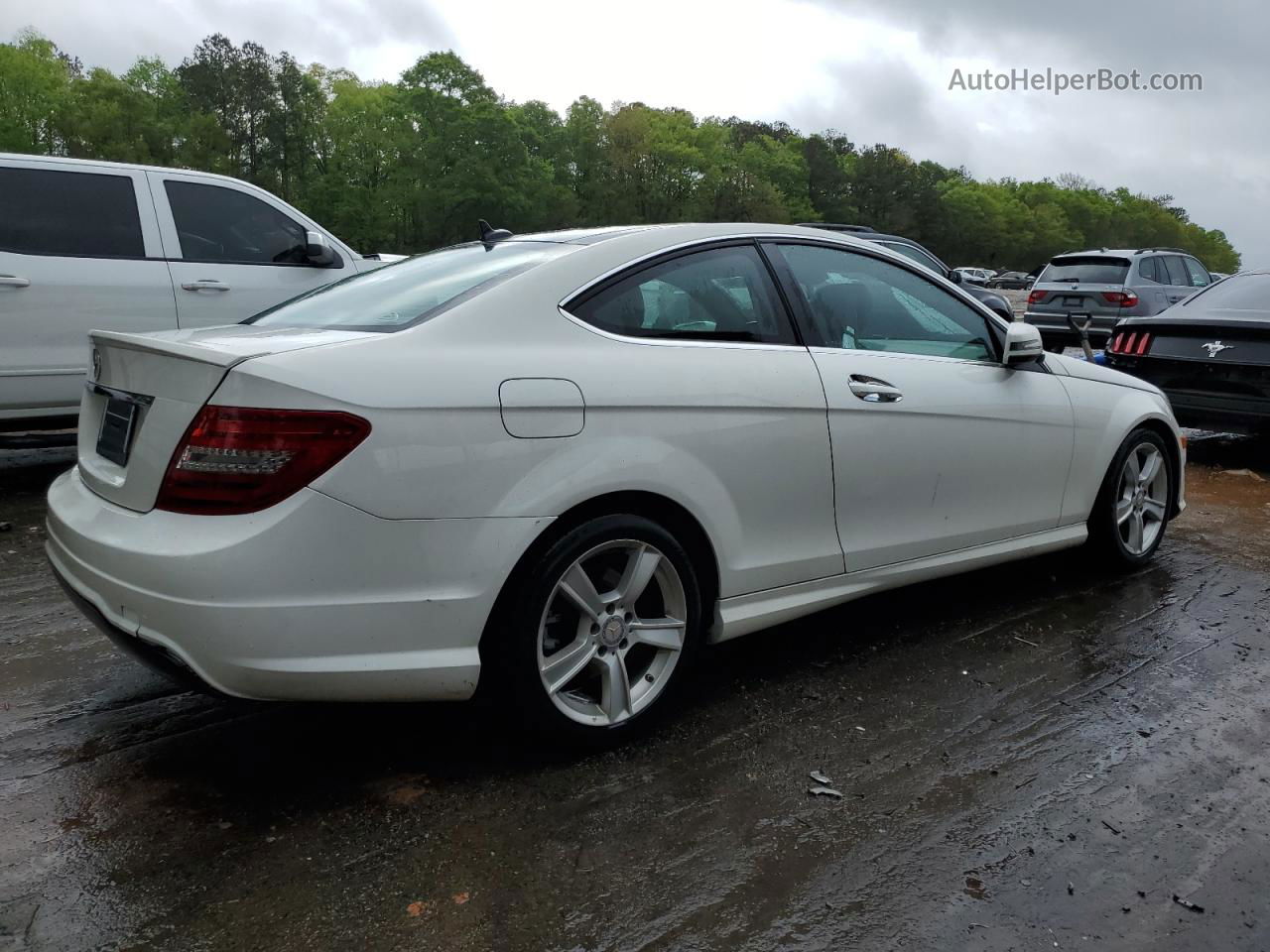 2015 Mercedes-benz C 250 White vin: WDDGJ4HB0FG369441