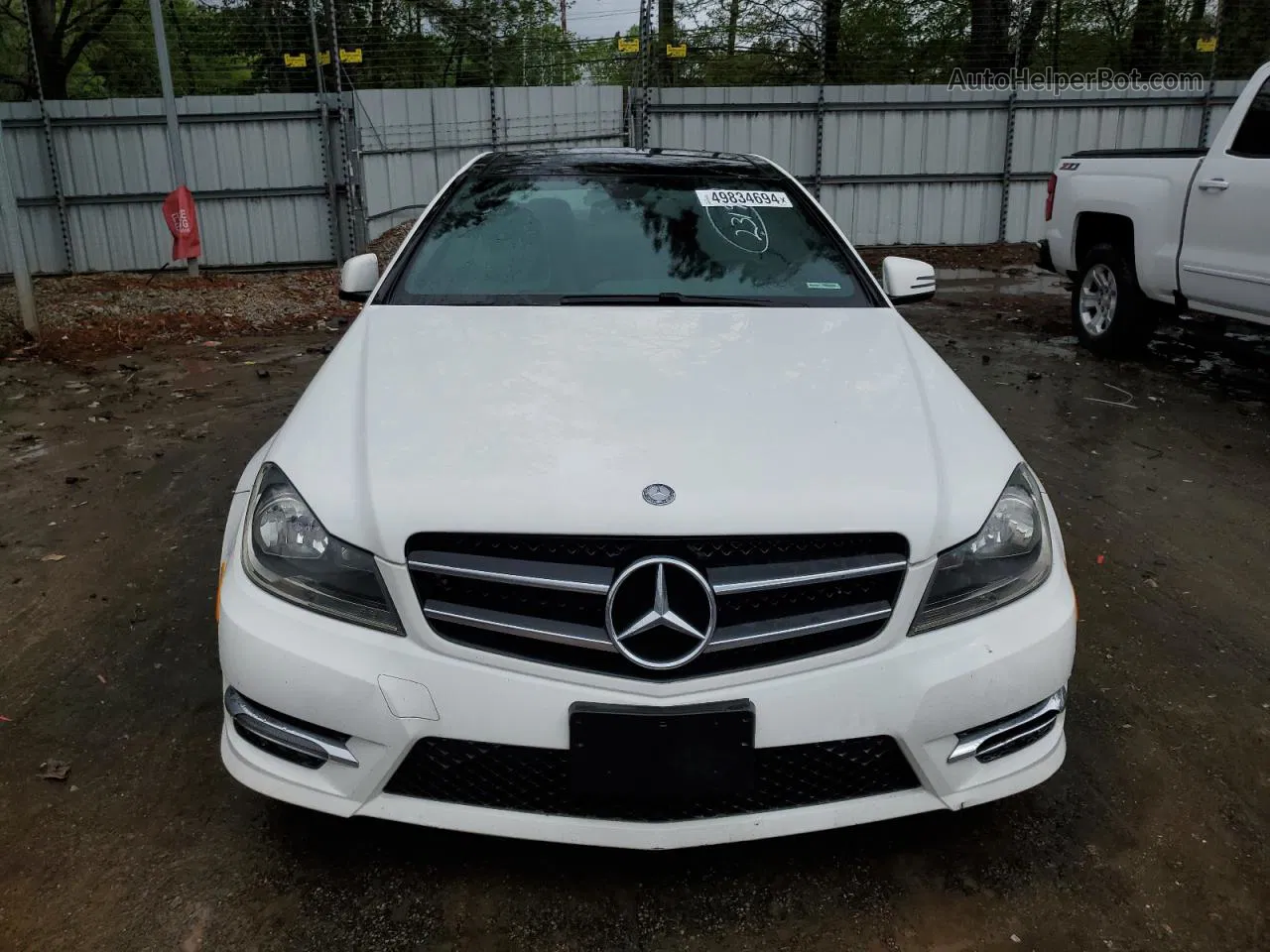 2015 Mercedes-benz C 250 Белый vin: WDDGJ4HB0FG369441