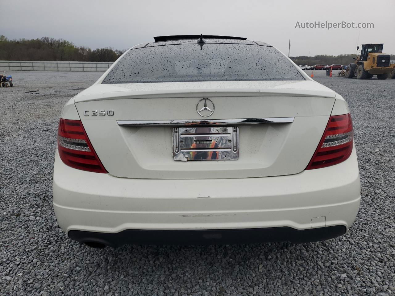 2012 Mercedes-benz C 250 White vin: WDDGJ4HB4CF820811