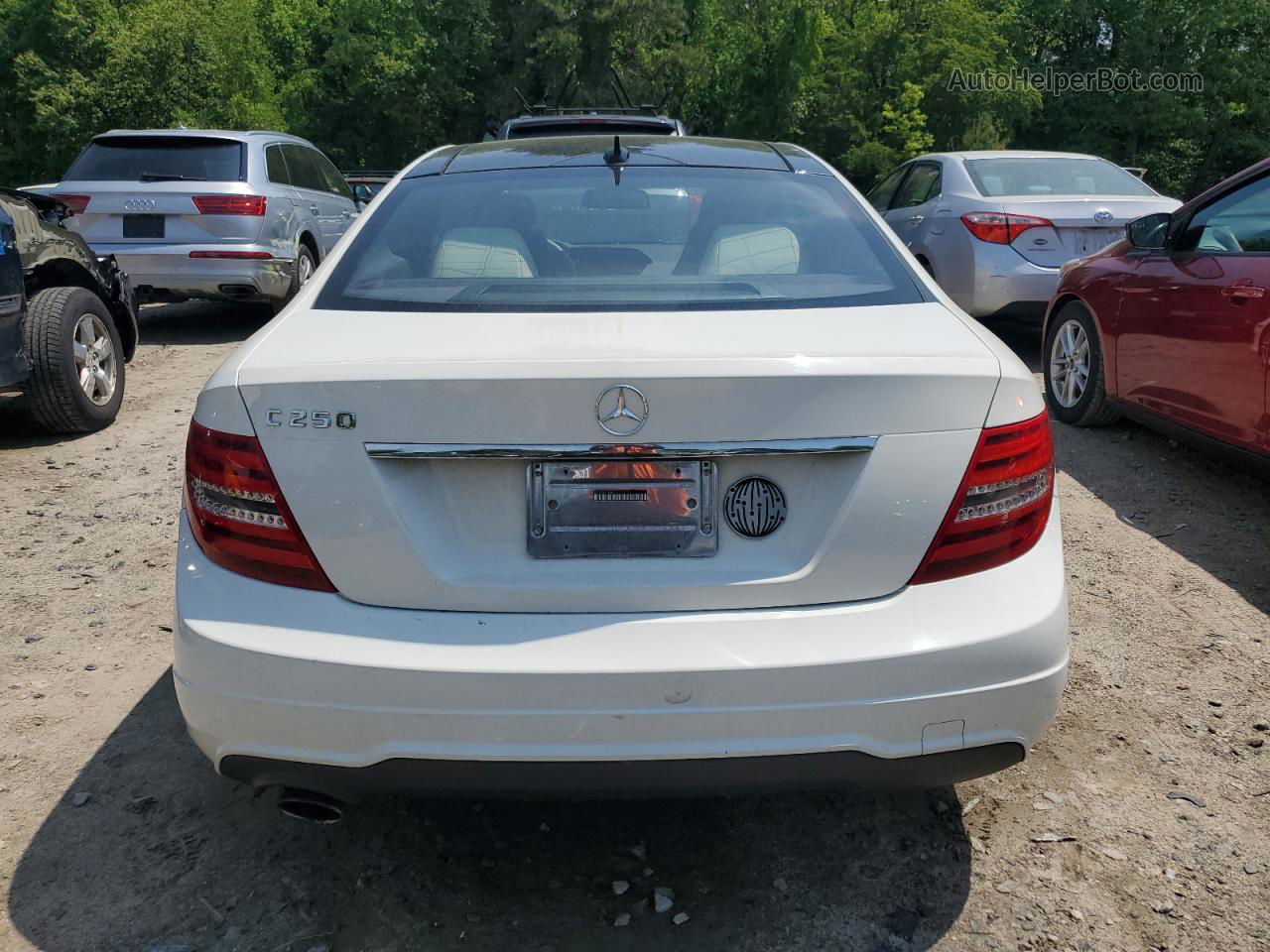 2012 Mercedes-benz C 250 White vin: WDDGJ4HB6CF777511