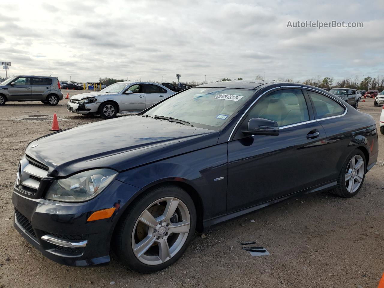 2012 Mercedes-benz C 250 Синий vin: WDDGJ4HB8CF742694