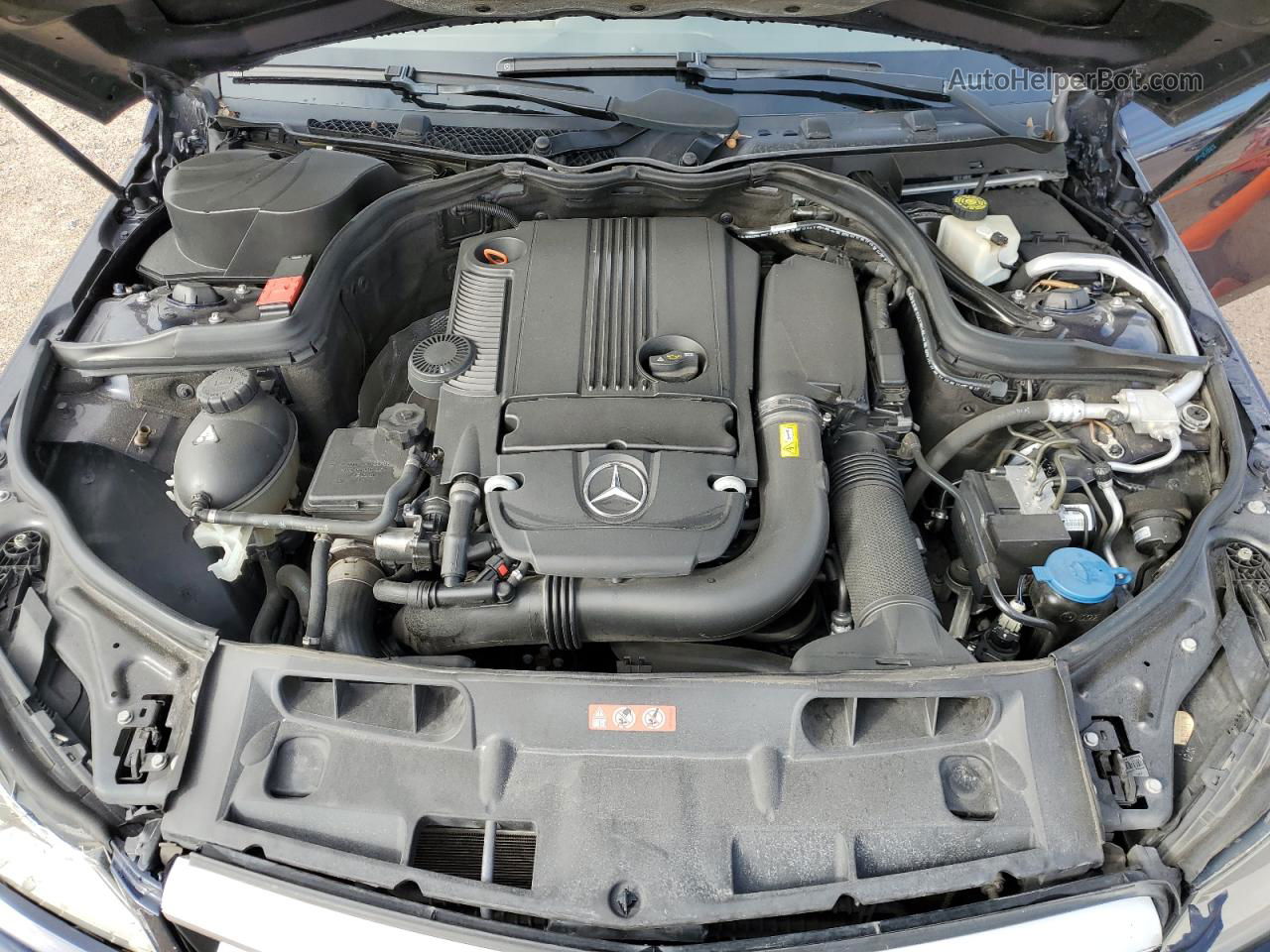 2012 Mercedes-benz C 250 Синий vin: WDDGJ4HB8CF742694