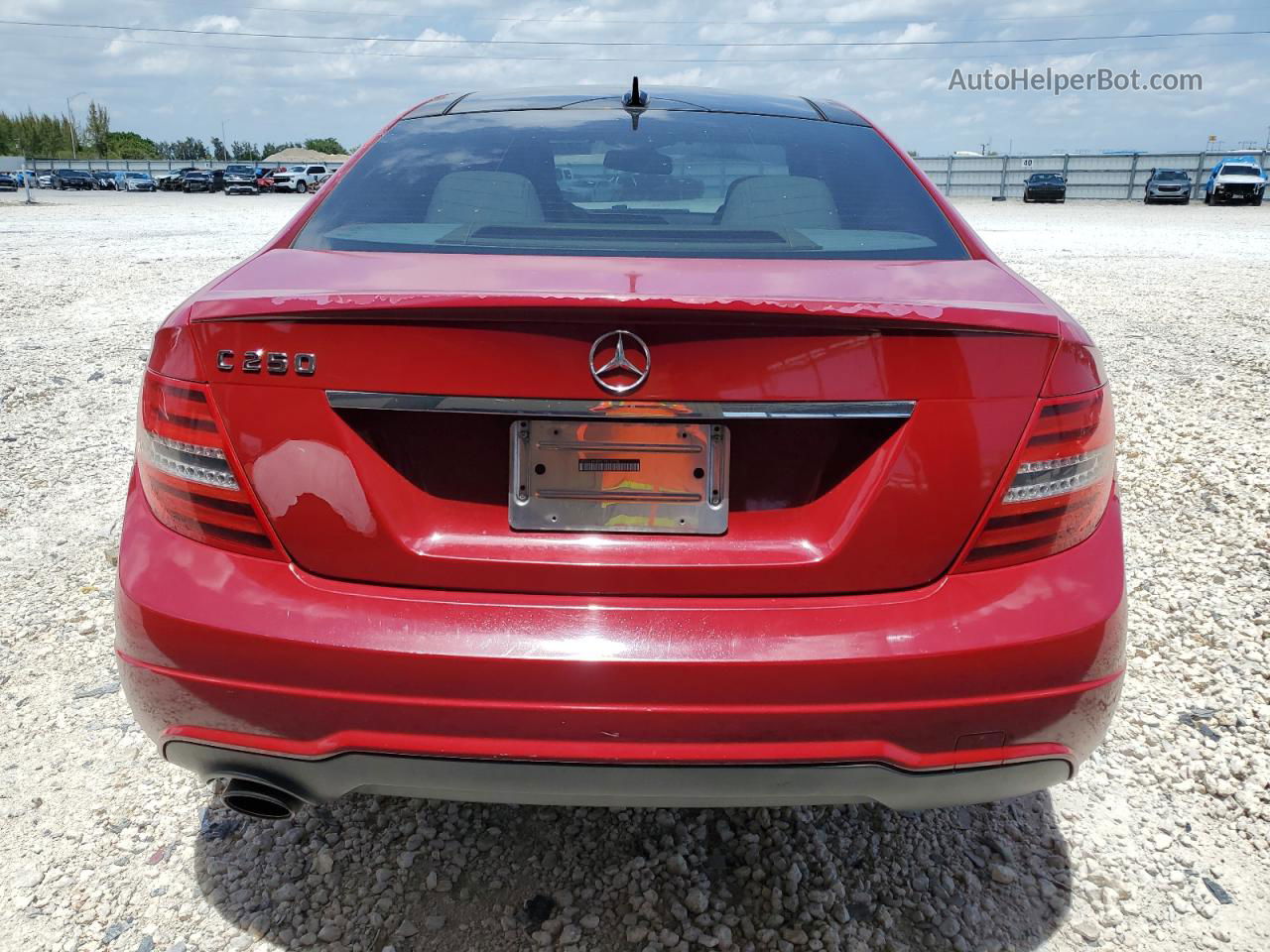 2012 Mercedes-benz C 250 Red vin: WDDGJ4HB9CF815135