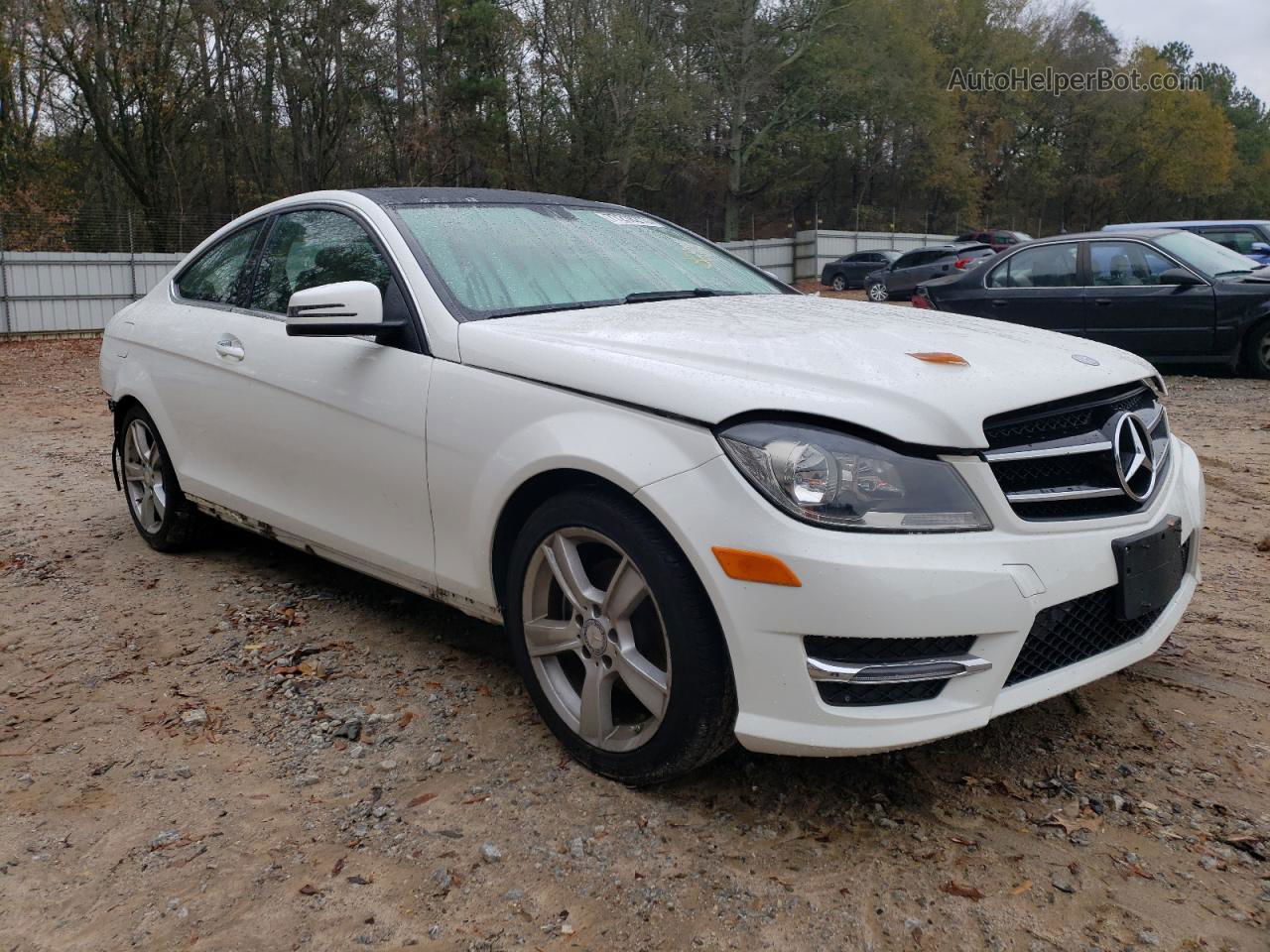 2015 Mercedes-benz C 250 White vin: WDDGJ4HBXFG430830