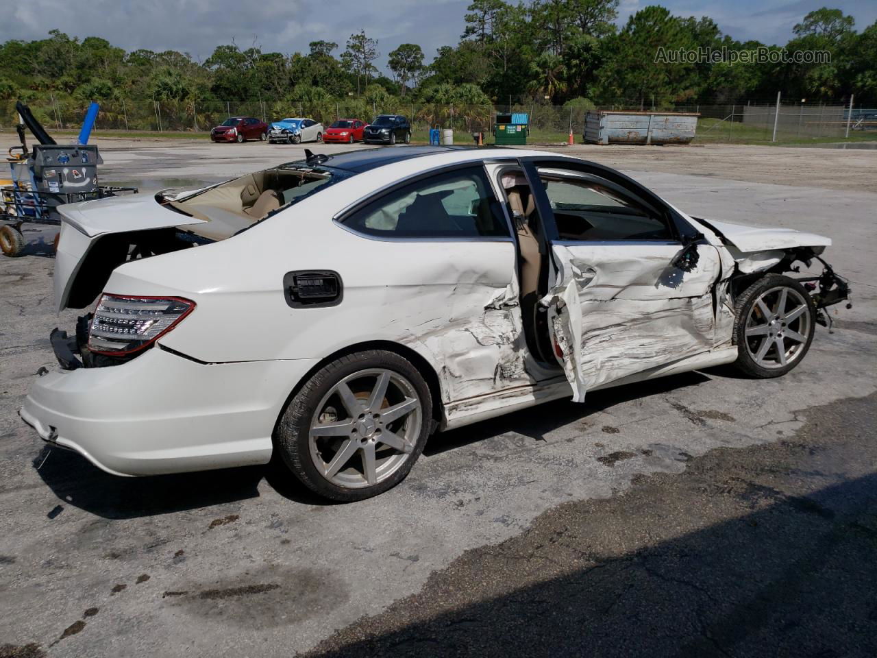 2015 Mercedes-benz C 350 White vin: WDDGJ5HB5FG363267