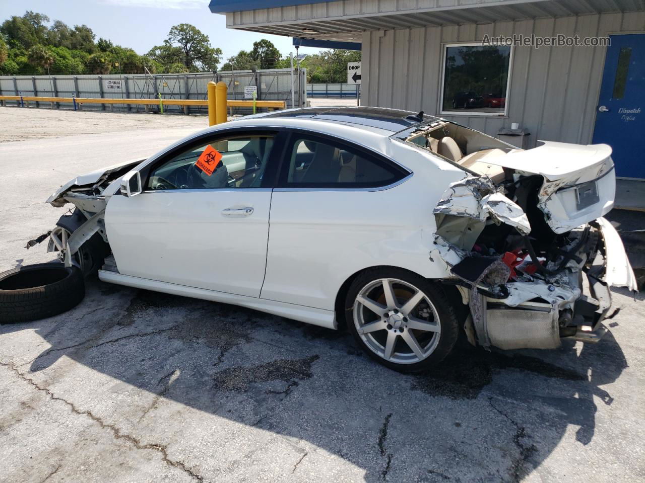 2015 Mercedes-benz C 350 White vin: WDDGJ5HB5FG363267