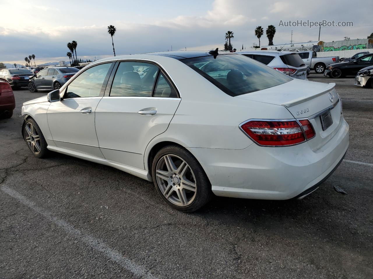 2010 Mercedes-benz E 550 White vin: WDDHF7CB1AA058269