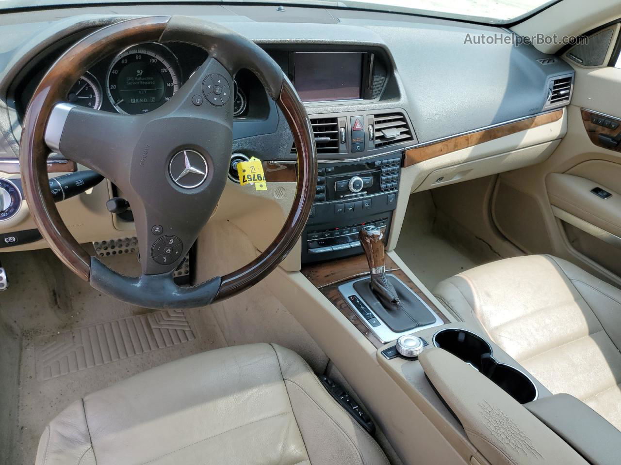 2010 Mercedes-benz E 550 Белый vin: WDDKJ7CB0AF013976