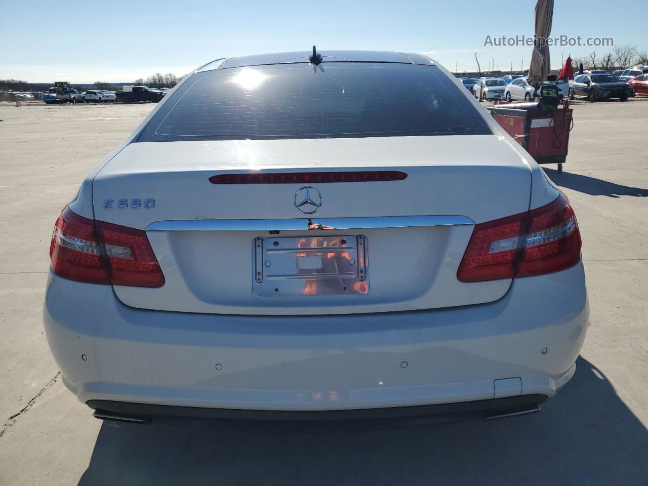 2010 Mercedes-benz E 550 White vin: WDDKJ7CB7AF009911