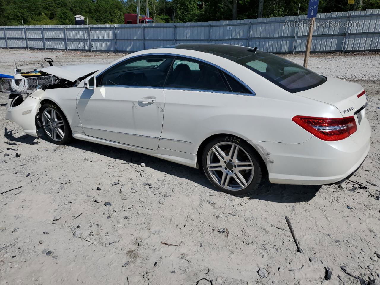 2010 Mercedes-benz E 550 White vin: WDDKJ7CBXAF042336